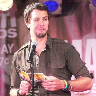 Luke Bryan in 46th Annual CMA Awards Nominations