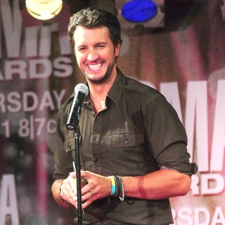 Luke Bryan in 46th Annual CMA Awards Nominations
