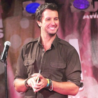 Luke Bryan in 46th Annual CMA Awards Nominations