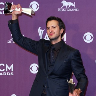 Luke Bryan in 48th Annual ACM Awards - Press Room