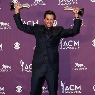 Luke Bryan in 48th Annual ACM Awards - Press Room