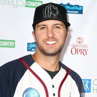 Luke Bryan in The Annual City of Hope Celebrity Softball Challenge - During CMA Country Music Festival