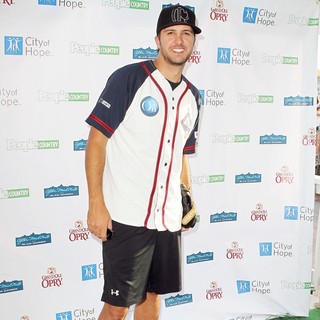 Luke Bryan in The Annual City of Hope Celebrity Softball Challenge - During CMA Country Music Festival