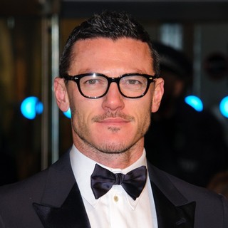 Luke Evans in The Hobbit: An Unexpected Journey - UK Premiere - Arrivals - luke-evans-uk-premiere-the-hobbit-an-unexpected-journey-02