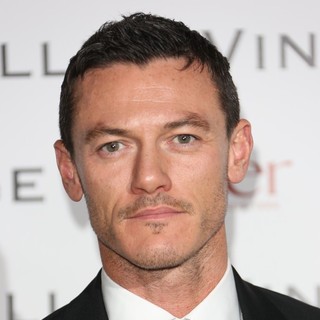 Luke Evans in BAFTAs: WilliamVintage Dinner - Arrivals - luke-evans-williamvintage-dinner-01