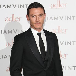 Luke Evans in BAFTAs: WilliamVintage Dinner - Arrivals - luke-evans-williamvintage-dinner-02