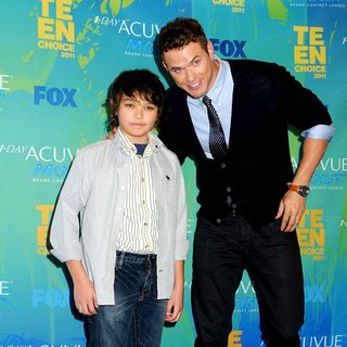 Kellan Lutz, Tanner Lutz in 2011 Teen Choice Awards
