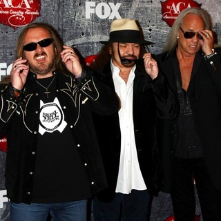 Lynyrd Skynyrd in 2012 American Country Awards - Arrivals - lynyrd-skynyrd-2012-american-country-awards-01