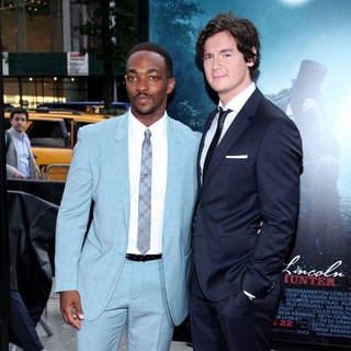 Anthony Mackie in The Premiere of Abraham Lincoln: Vampire Hunter - mackie-walker-premiere-abraham-lincoln-vampire-hunter-01