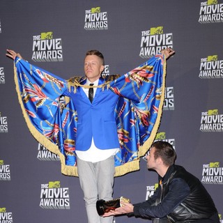 Macklemore in 2013 MTV Movie Awards - Press Room - macklemore-lewis-2013-mtv-movie-awards-press-room-03