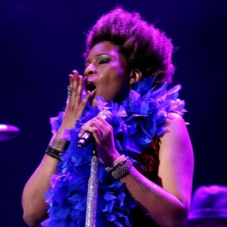 Macy Gray in Macy Gray Performing