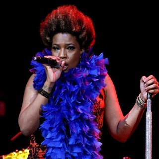 Macy Gray in Macy Gray Performing