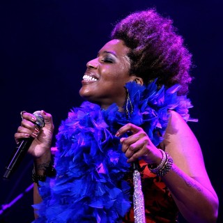 Macy Gray in Macy Gray Performing