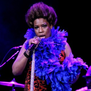 Macy Gray in Macy Gray Performing
