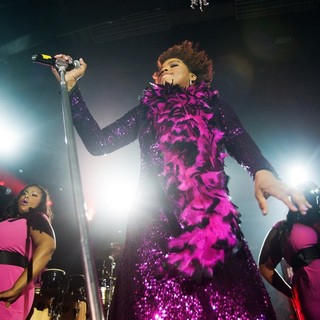Macy Gray in Macy Gray Performs Live