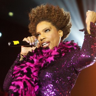 Macy Gray in Macy Gray Performs Live