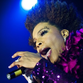 Macy Gray in Macy Gray Performs Live
