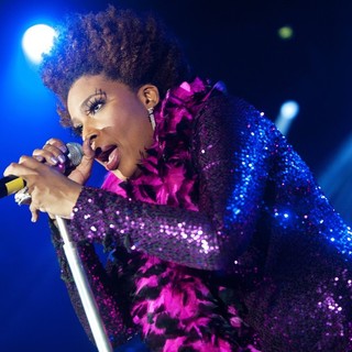 Macy Gray in Macy Gray Performs Live