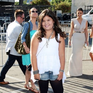 Madison De La Garza in 2011 Do Something Awards - Arrivals