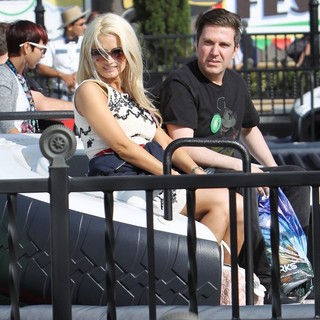 Holly Madison, Pasquale Rotella in Holly Madison and Pasquale Rotella Spend American Independence Day