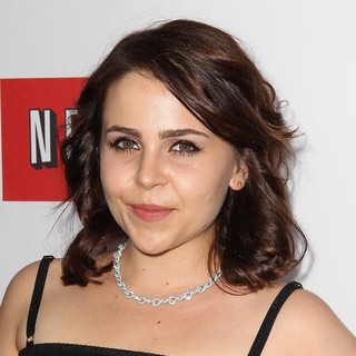 Mae Whitman in Netflix's Los Angeles Premiere of Season 4 of Arrested Development - mae-whitman-premiere-arrested-development-season-4-01