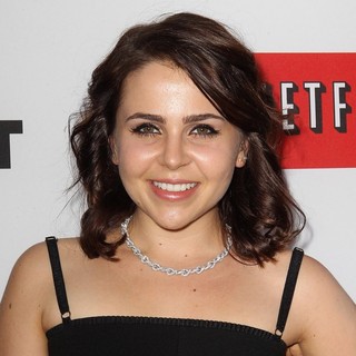 Mae Whitman in Netflix's Los Angeles Premiere of Season 4 of Arrested Development - mae-whitman-premiere-arrested-development-season-4-02