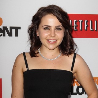 Mae Whitman in Netflix's Los Angeles Premiere of Season 4 of Arrested Development - mae-whitman-premiere-arrested-development-season-4-03