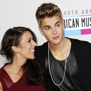 Pattie Lynn Mallette, Justin Bieber in The 40th Anniversary American Music Awards - Arrivals
