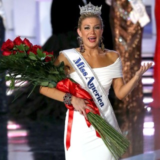 Mallory Hagan in 2013 Miss America Final Competition