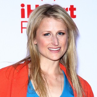 Mamie Gummer in 2012 iHeartRadio Music Festival - Day 2 - Arrivals - mamie-gummer-2012-iheartradio-music-festival-day-2-01