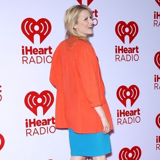 Mamie Gummer in 2012 iHeartRadio Music Festival - Day 2 - Arrivals - mamie-gummer-2012-iheartradio-music-festival-day-2-05