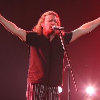 Mana in Mana Performing Live During Their Drama y Luz Tour