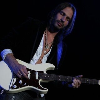 Mana in Mana Performing Live During Their Drama y Luz Tour