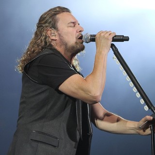 Mana in Mana Performing Live During Their Drama y Luz Tour