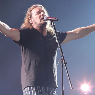 Mana in Mana Performing Live During Their Drama y Luz Tour