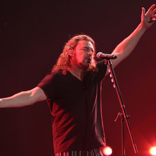 Mana in Mana Performing Live During Their Drama y Luz Tour