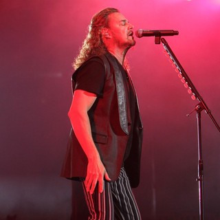 Mana in Mana Performing Live During Their Drama y Luz Tour