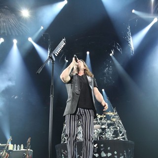 Mana in Mana Performing Live During Their Drama y Luz Tour