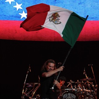 Mana in Mana Performing Live During Their Drama y Luz Tour