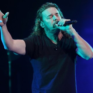 Mana in Mana Performing Live During Their Drama y Luz Tour