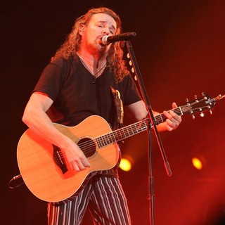 Mana in Mana Performing Live During Their Drama y Luz Tour