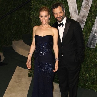 Leslie Mann, Judd Apatow in 2012 Vanity Fair Oscar Party - Arrivals