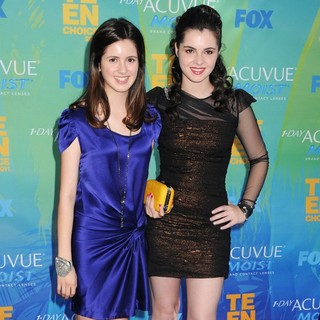 Laura Marano, Vanessa Marano in 2011 Teen Choice Awards