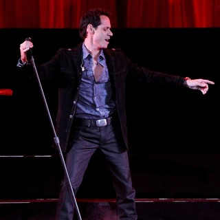 Marc Anthony in Q Viva Show