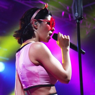 Marina and the Diamonds Performs Live