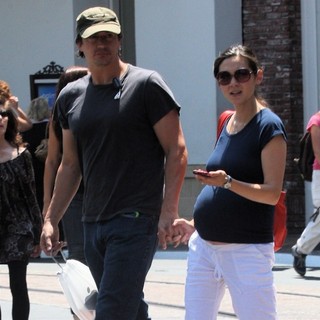Ken Marino, Erica Oyama in Ken Marino and Erica Oyama Out Shopping Together
