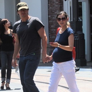 Ken Marino, Erica Oyama in Ken Marino and Erica Oyama Out Shopping Together