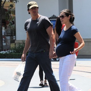 Ken Marino, Erica Oyama in Ken Marino and Erica Oyama Out Shopping Together
