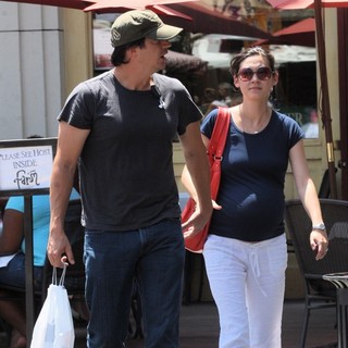 Ken Marino, Erica Oyama in Ken Marino and Erica Oyama Out Shopping Together
