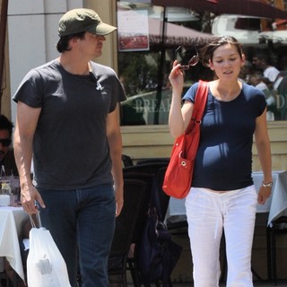 Ken Marino, Erica Oyama in Ken Marino and Erica Oyama Out Shopping Together